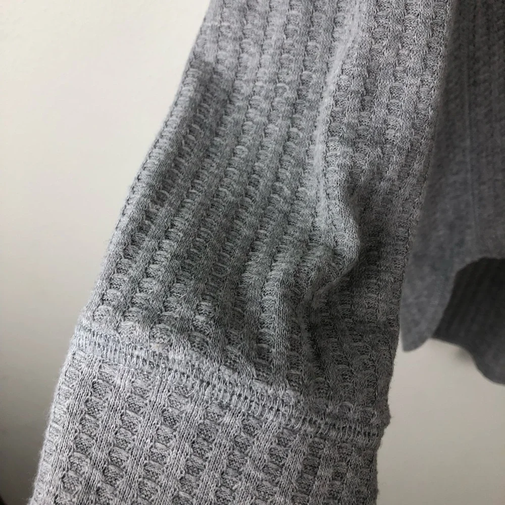 Chaser- Long Sleeve Waffle knit top with good size: L - Picture 3 of 8